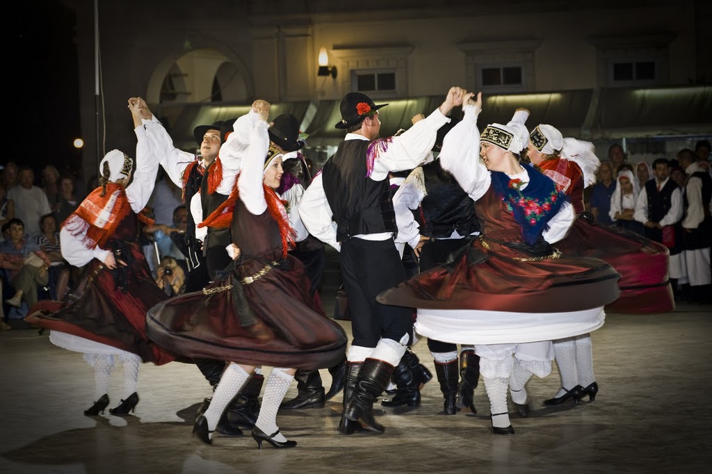 File:Mediterranean International Folklore Festival 2010 Dance performance Photo Boris Šušmak.jpg