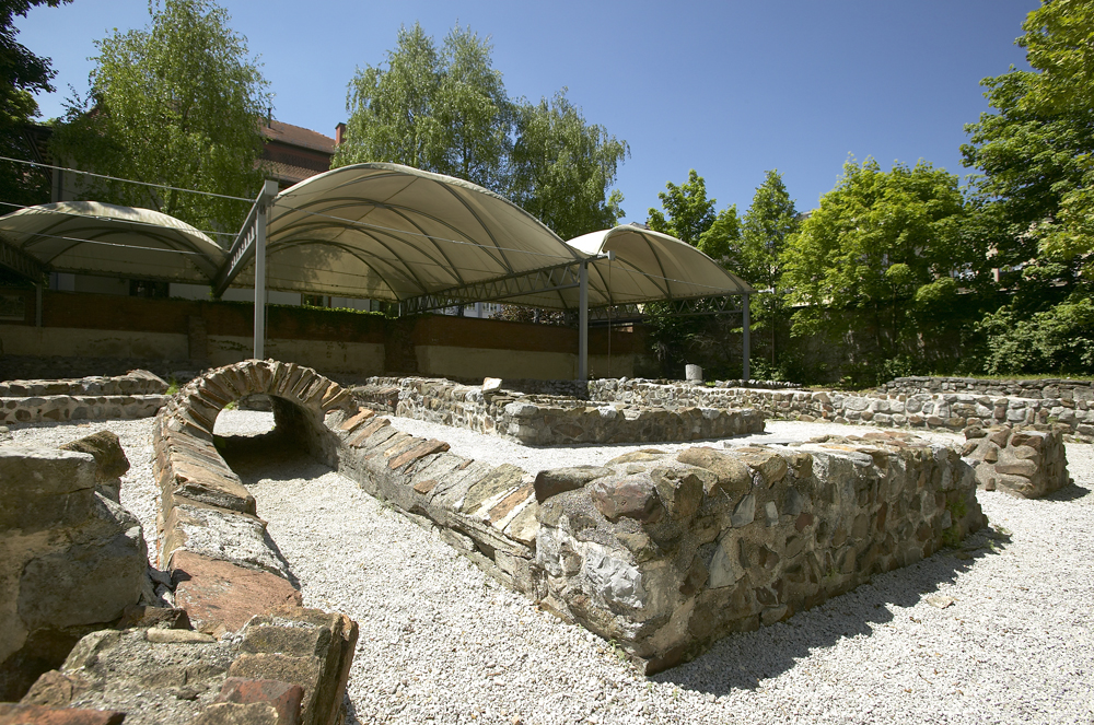 Emona, Legacy of a Roman City 2005 Archaeological Park.jpg
