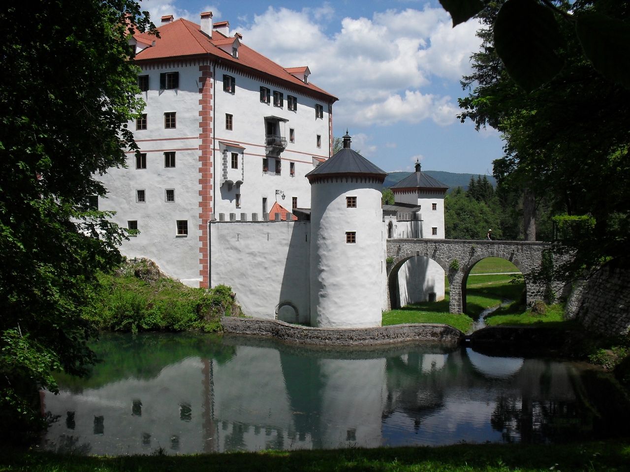 File:Sneznik Castle 2010 exterior Photo Anja Premk.JPG