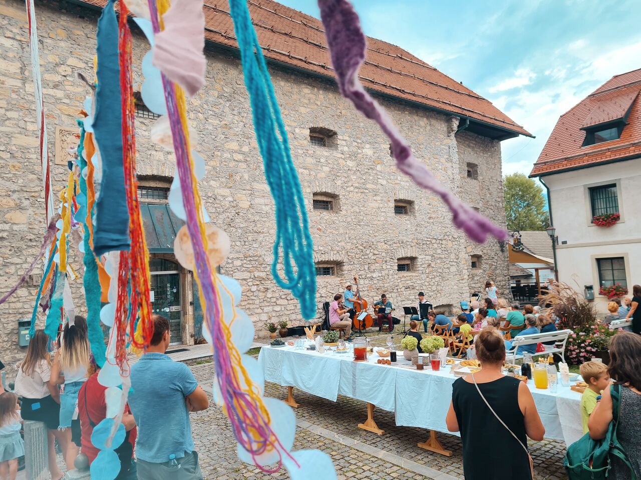 File:Pisana Loka Festival 2022 Swingatan concert Photo Denys Shadro.jpg