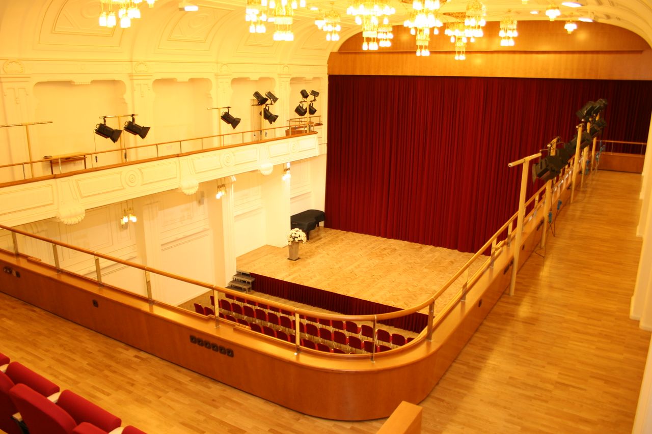 File:Narodni dom Maribor 2006 union hall.JPG