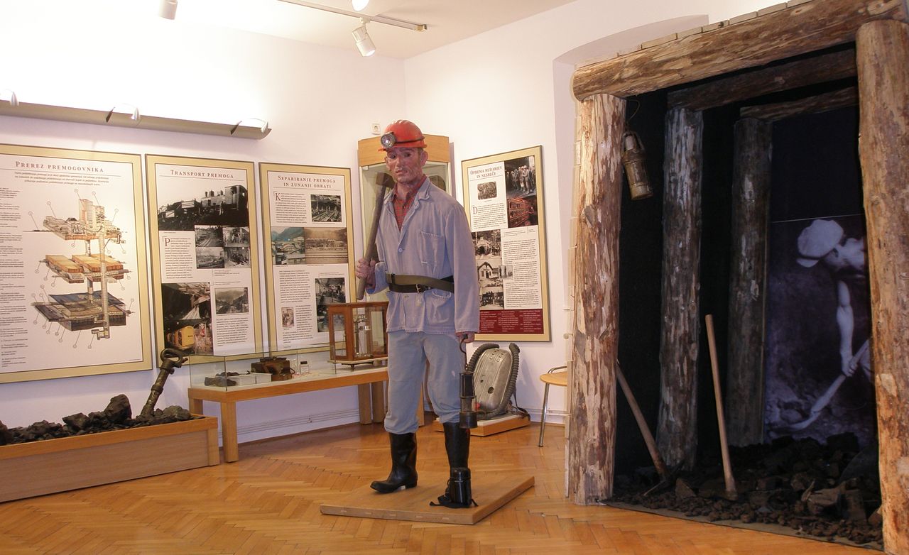 File:Zasavje Museum Trbovlje Black...Happy Valley exhibition.JPG