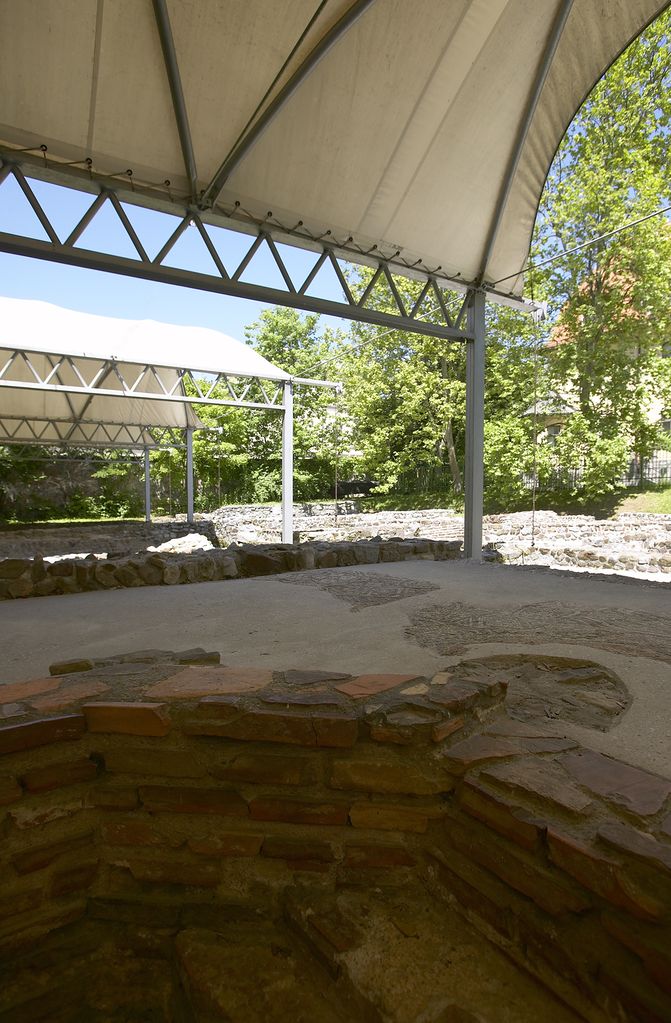 File:Emona, Legacy of a Roman City 2005 Baptismal pool Photo Matevz Paternoster.jpg