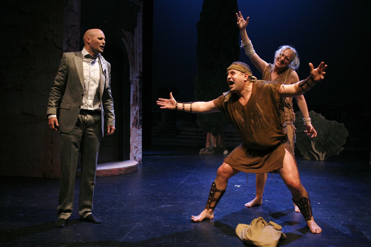 Vito Taufer - Osli - theatre MGL - Photo Miha Fras.jpg