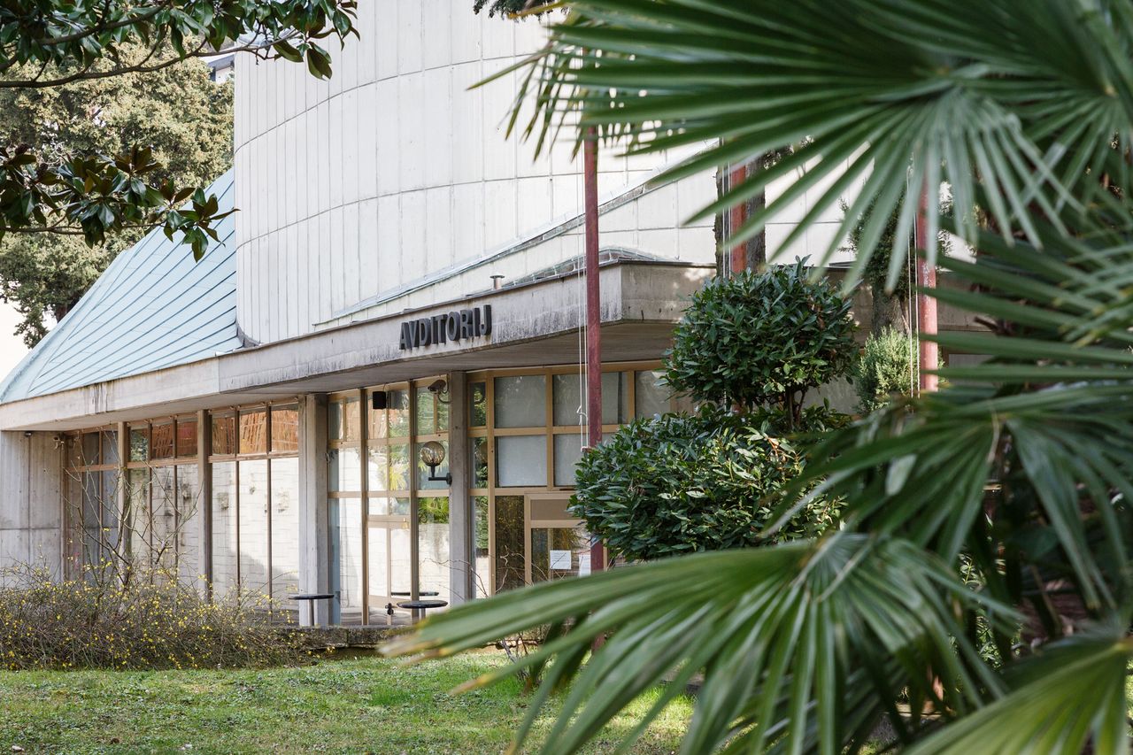 File:Portoroz Auditorium 2020 Exterior Photo Kaja Brezocnik (2).jpg