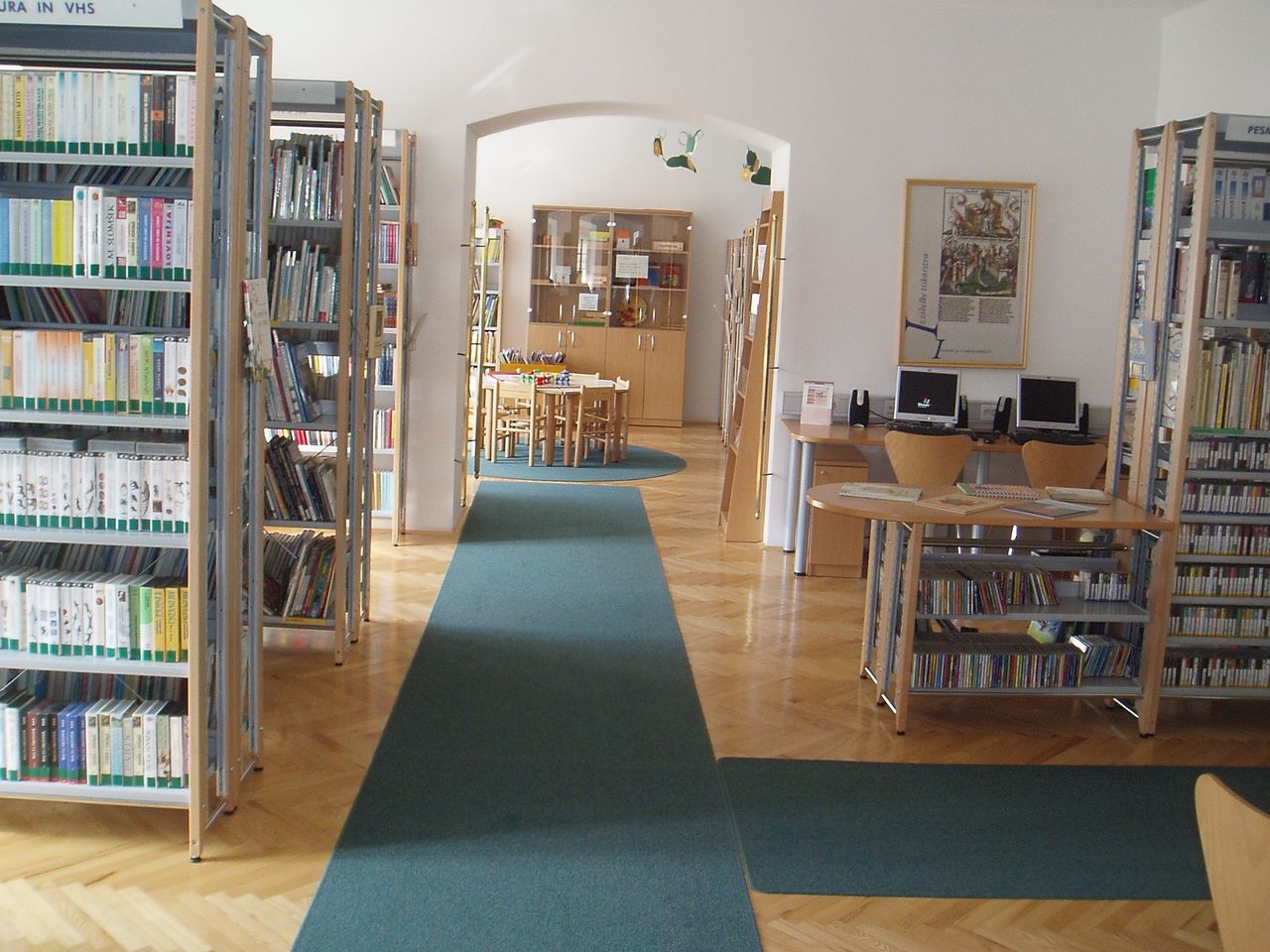 File:Lasko Public Library 2008 interior.JPG