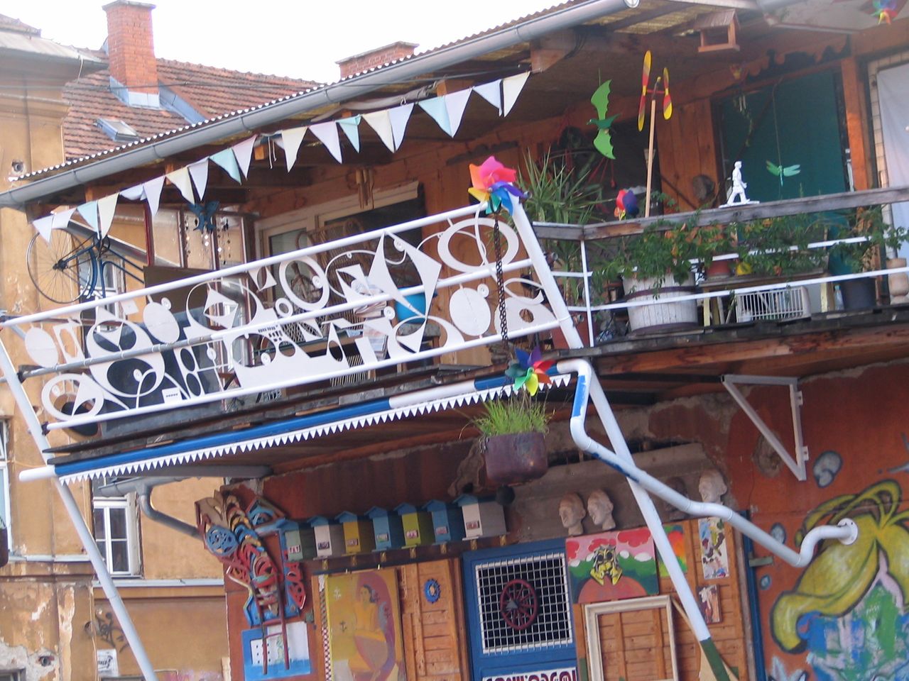 File:Metelkova mesto Autonomous Cultural Zone 2008 Photo Janez Slamic (18).jpg