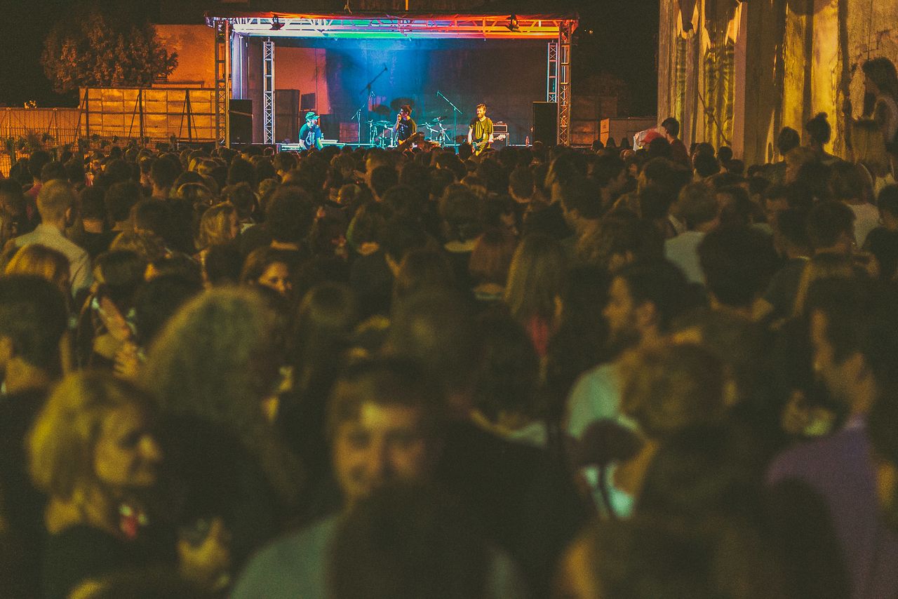 File:Urbano dejanje 2015 Elvis jackson performing at UD festival Photo Polona Kumelj.jpg