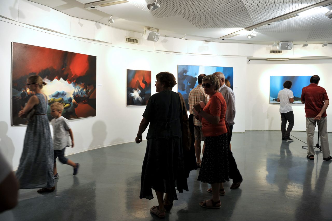 File:Nova Gorica City Gallery 2010 The round gallery space Photo Matej Vidmar.JPG
