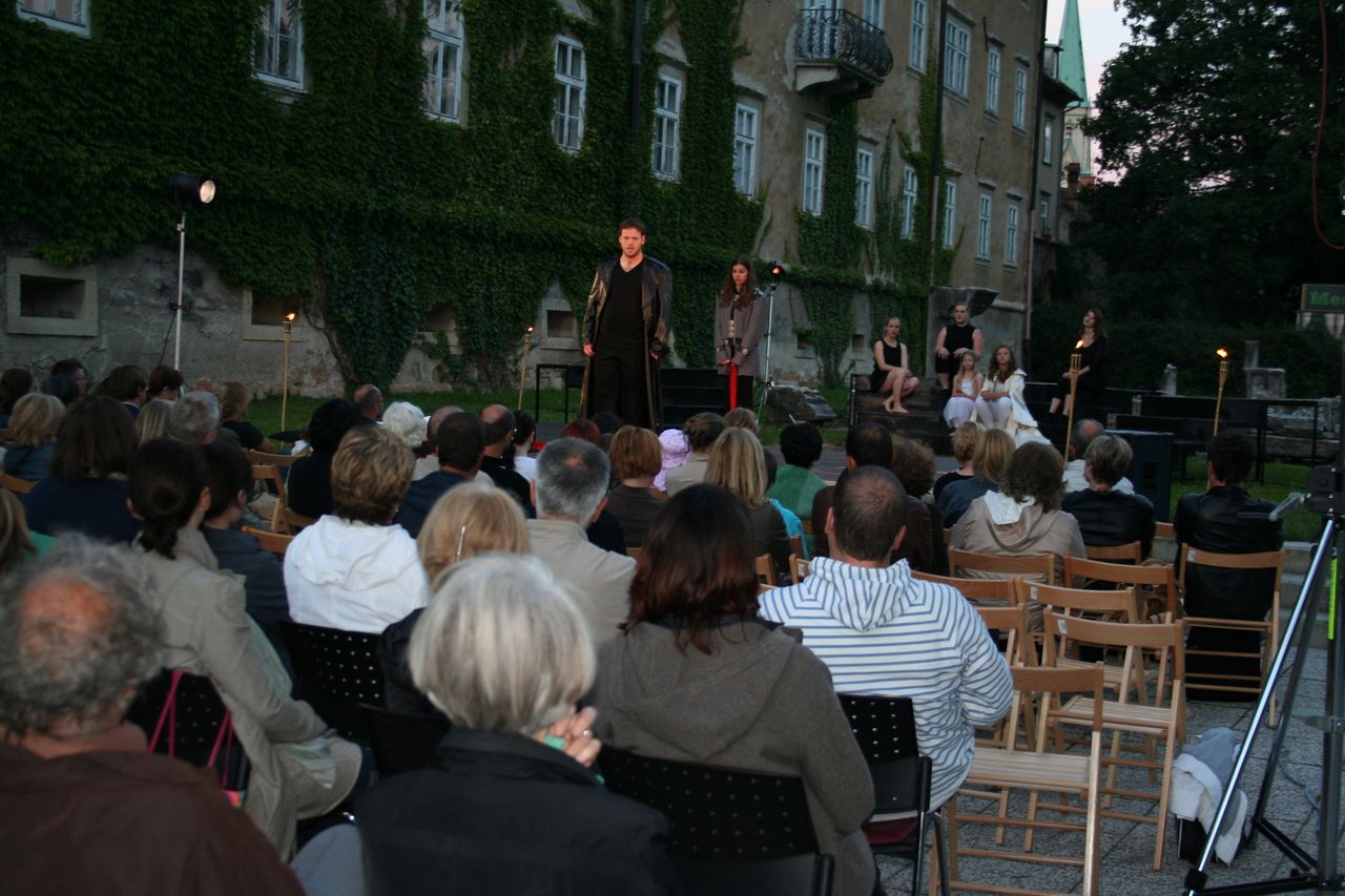 File:Celje Central Library 2013 Antigona performance Photo Robert Ozura.jpg