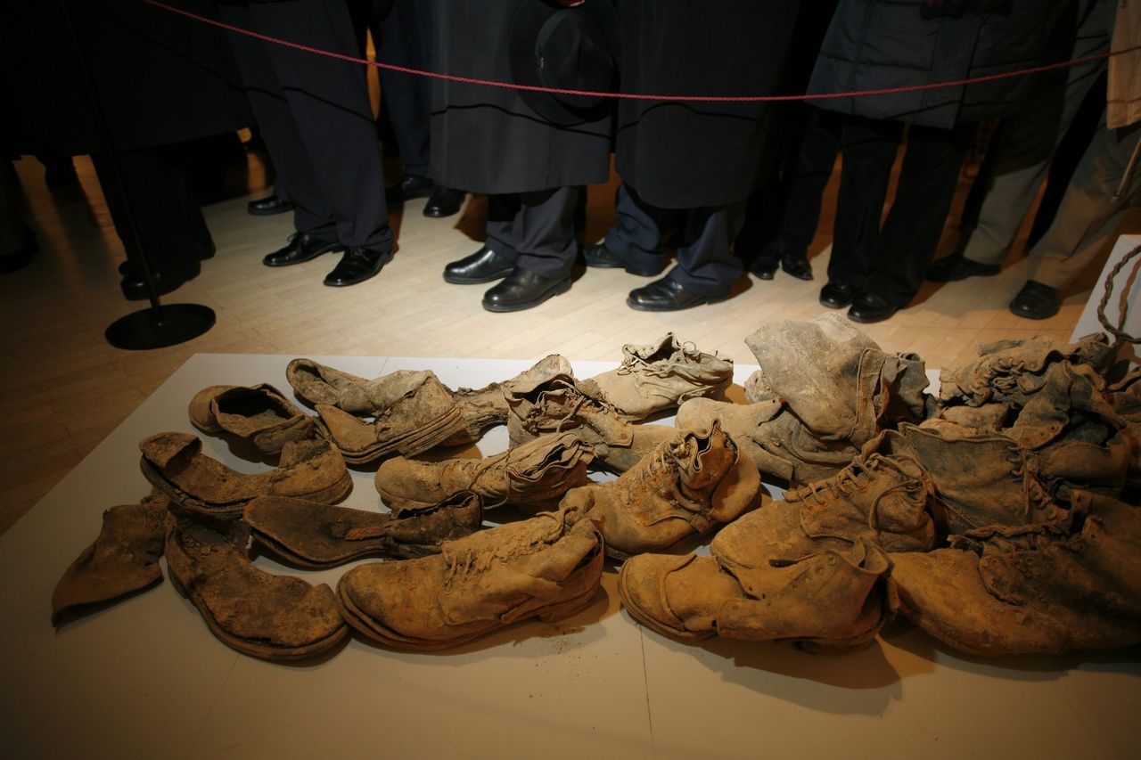 File:Dolenjska Museum Novo mesto 2007 Prikrito in ocem skrito Photo Borut Peterlin.jpg