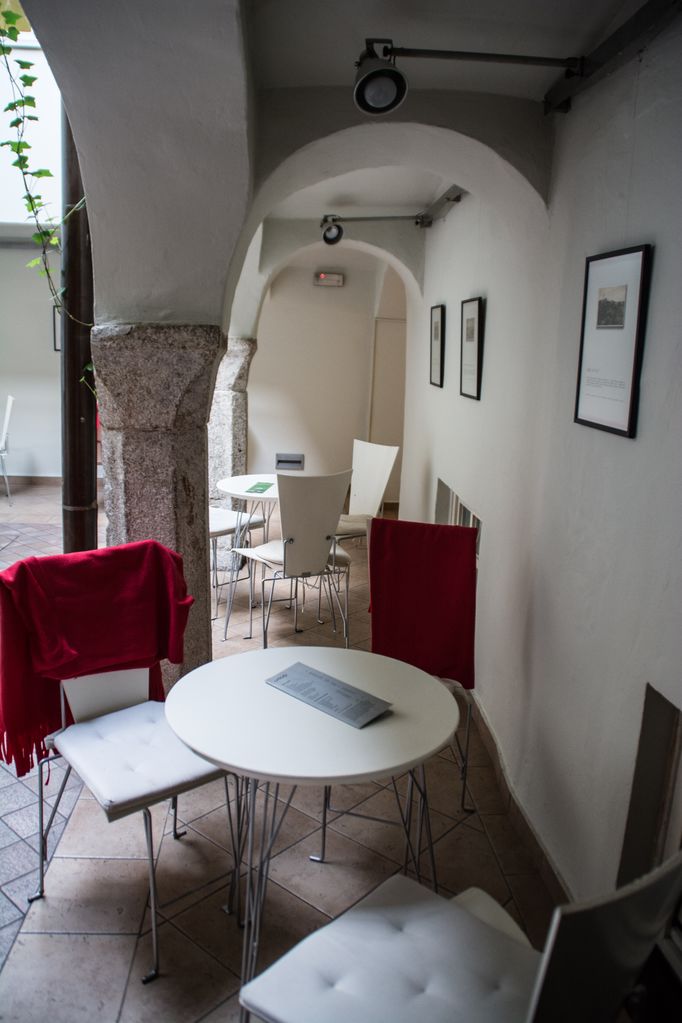 File:Goga Publishing House 2013 bookstore Photo Ema Koncilija.jpg