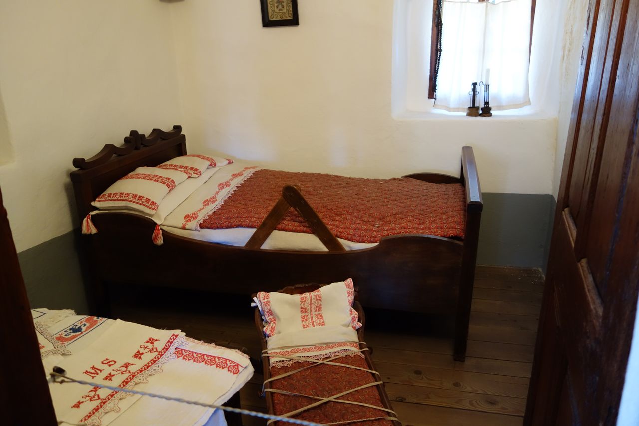 File:Birthplace of France Preseren 2013 master bedroom.jpg