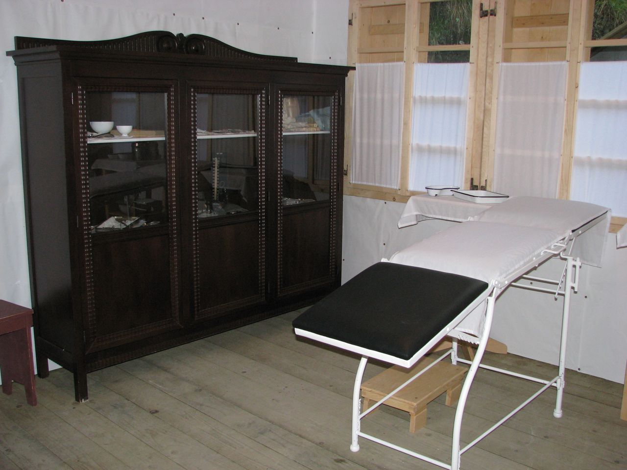 Franja Partisan Hospital Operating room May 2010.jpg