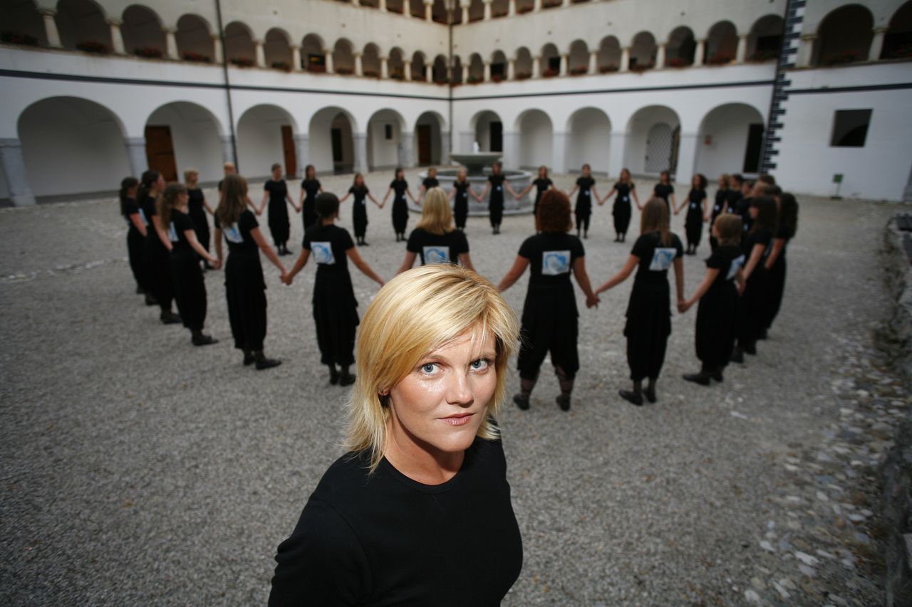 File:Carmina Slovenica 2007 Karmina Silec Photo Borut Peterlin.jpg