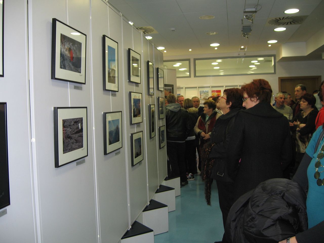 File:Beno Zupancic Library Postojna 2010 reading room exhibitions Photo Uros Mlinar.jpg
