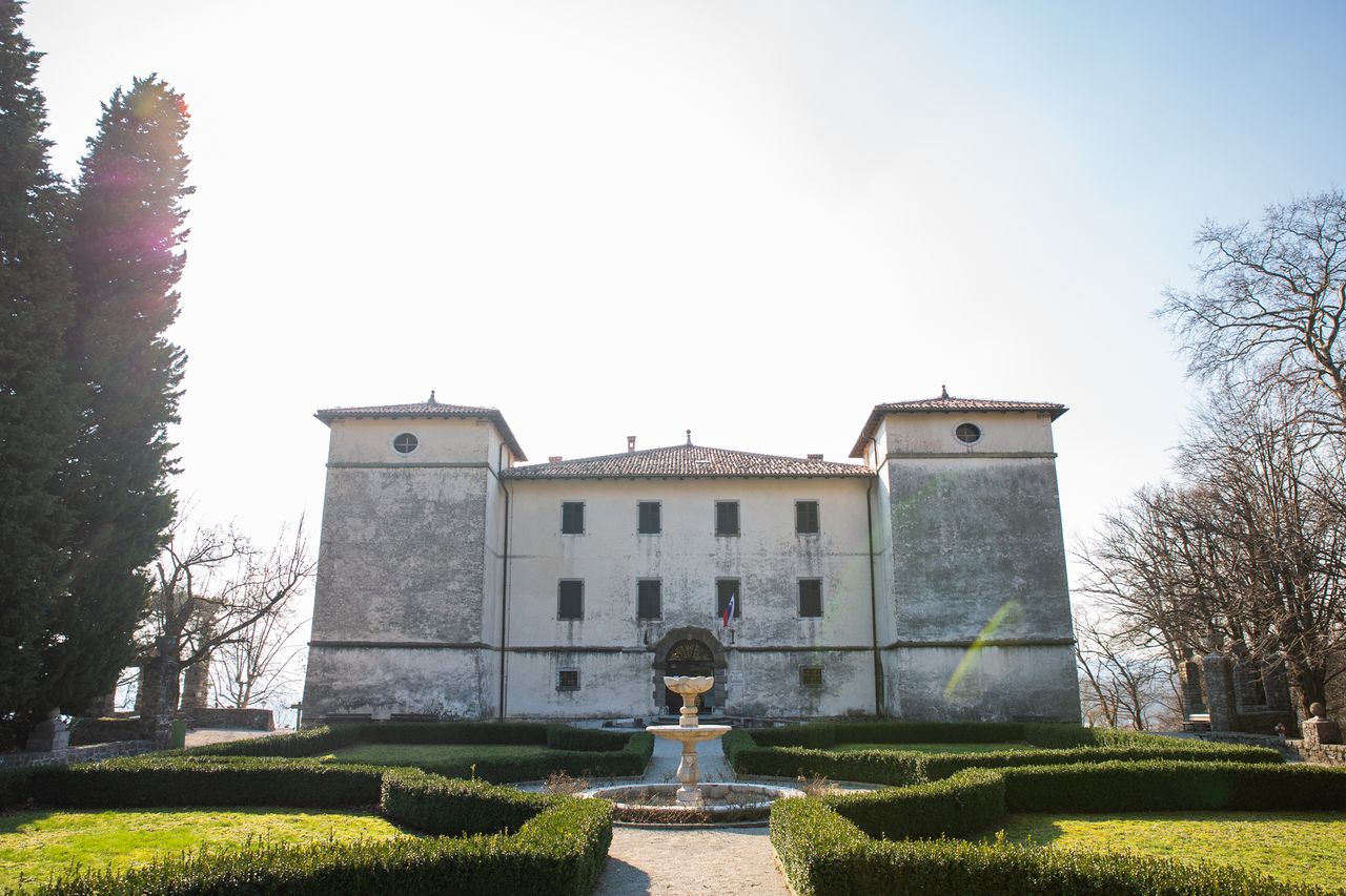 File:Kromberk Castle 2021 park Photo Kaja Brezocnik.jpg