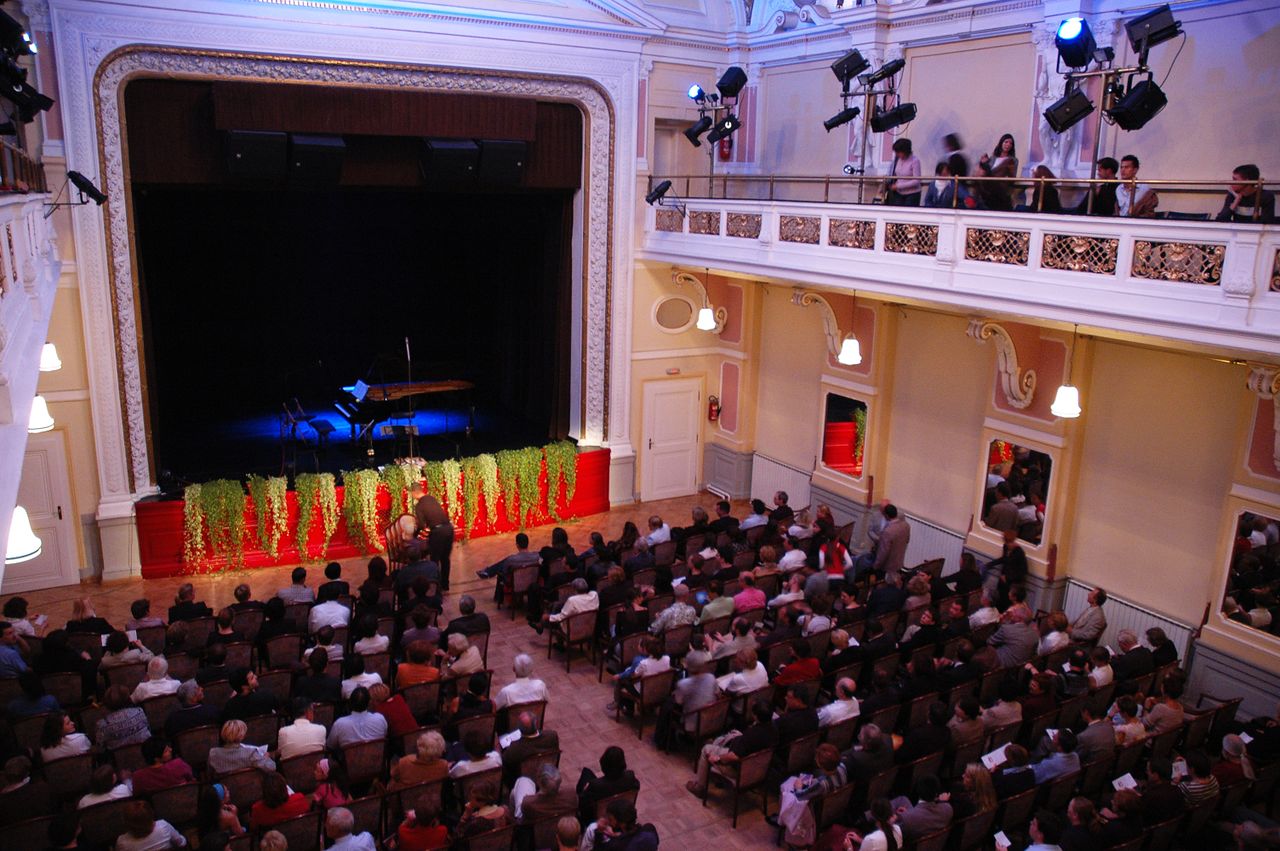 File:Narodni dom Maribor 2006 theatre hall.jpg