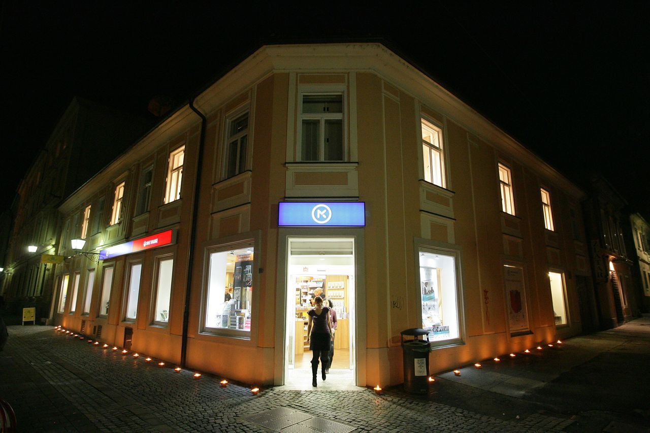 File:Mladinska knjiga Bookshops 2009 Bookstore in Maribor.JPG