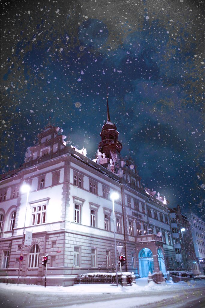 File:Narodni dom Maribor 2010 exterior in winter.jpg