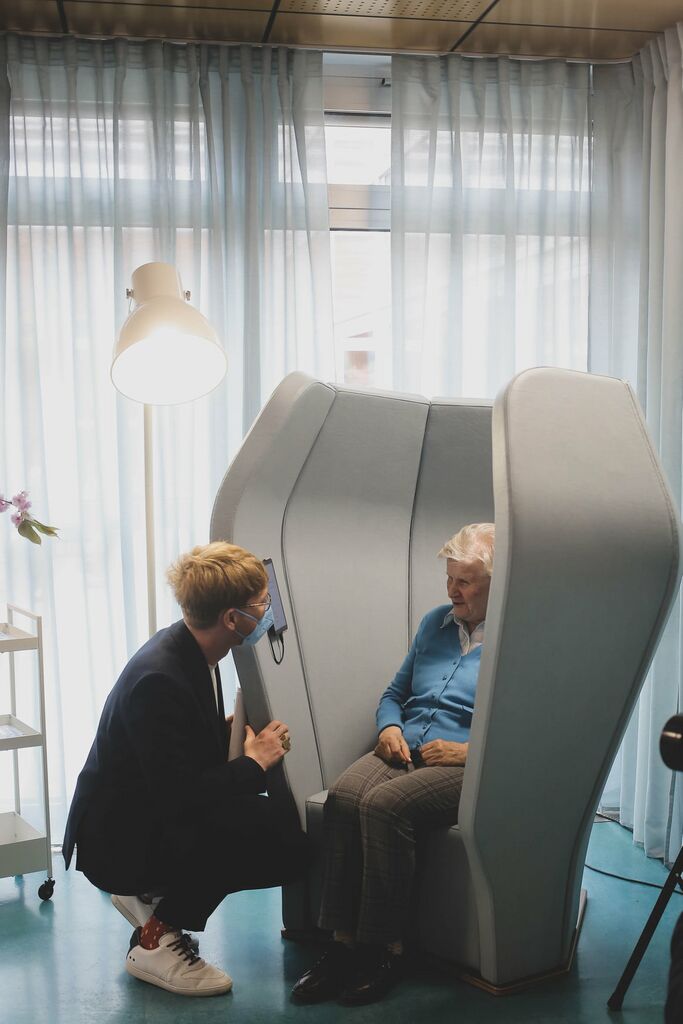 File:World Literatures - Fabula Festival 2022 audiobook armchair Photo Nina Pernat.jpg