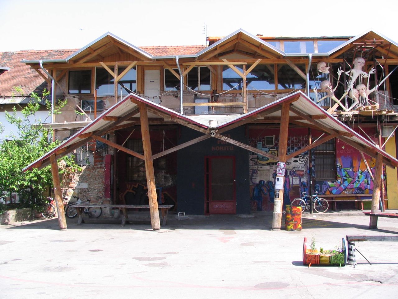 File:Metelkova mesto Autonomous Cultural Zone 2008 Photo Ziga Kranjec (2).jpg