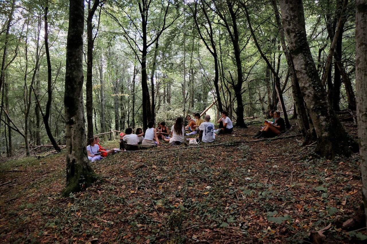 File:Robida 2022 reading in the forest Photo Elena Rucli.jpg