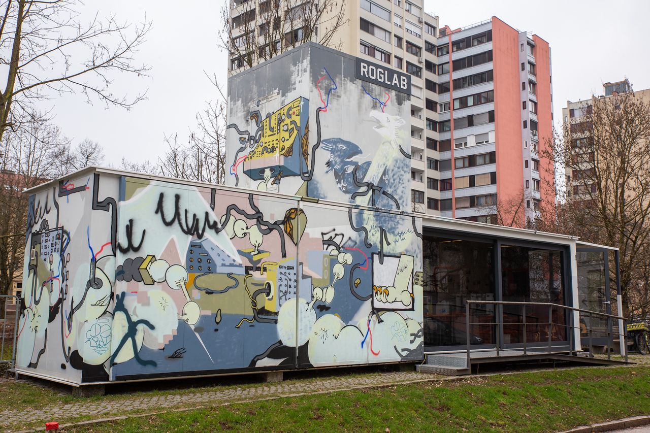 File:RogLab 2021 exterior Photo Kaja Brezocnik.jpg
