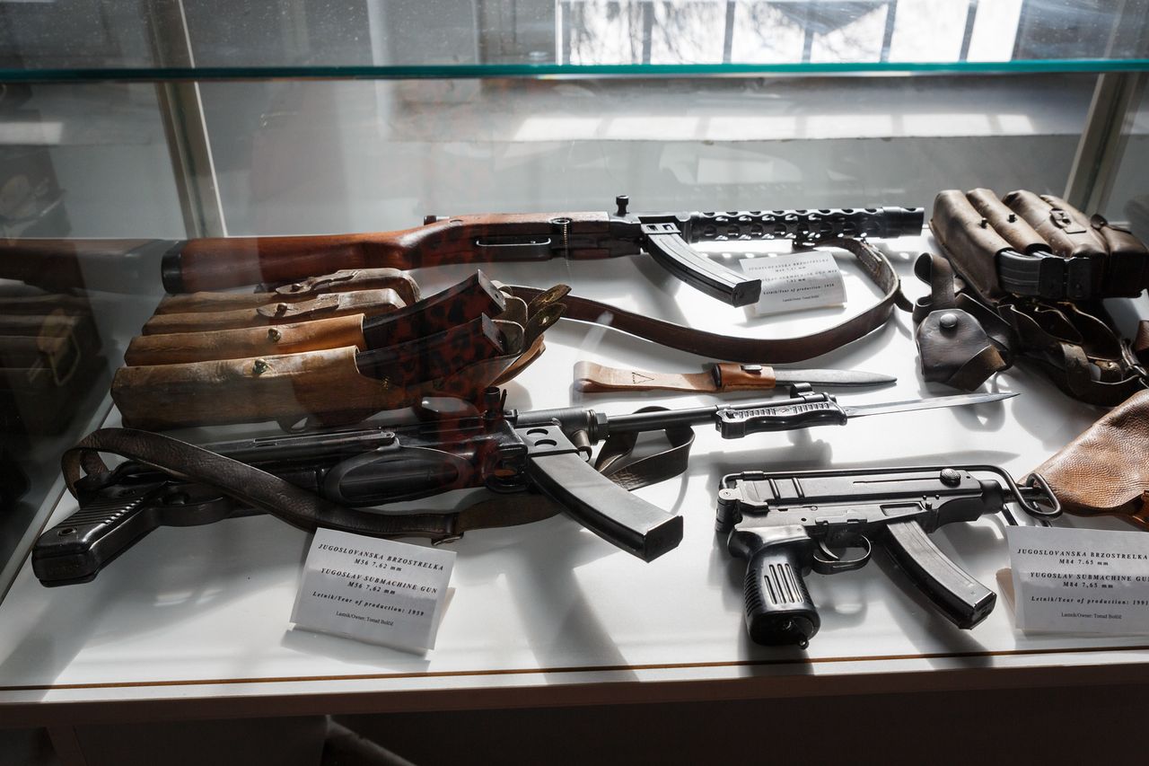 File:Park of Military History Pivka 2020 Yugoslav submachine guns Photo Kaja Brezocnik.jpg