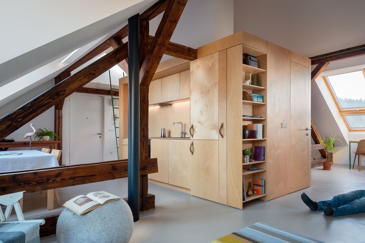 File:Kombinat Architects 2020 Attic apartment Tivolska Photo Janez Marolt.jpg