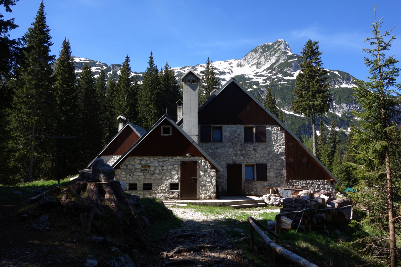 File:Triglav National Park 2014 Krn Lake lodge.jpg