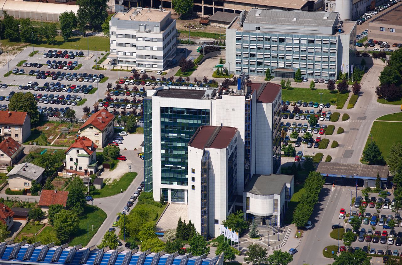File:Lek Gallery building exterior.jpg