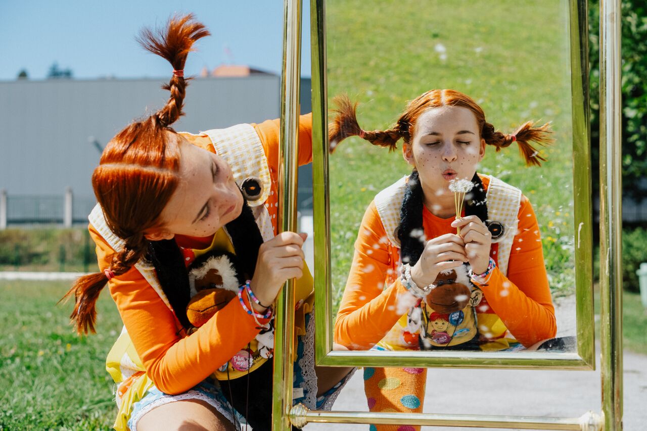 File:Pika's Festival 2022 Pippi in the mirror Photo Peter Zagar.jpg