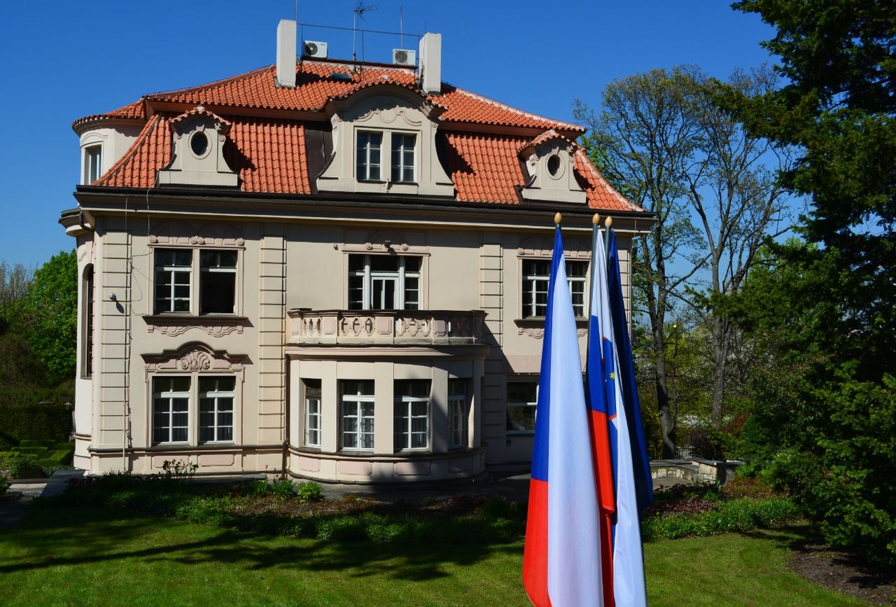 File:Embassy of the Republic of Slovenia Prague 2017 exterior.jpg