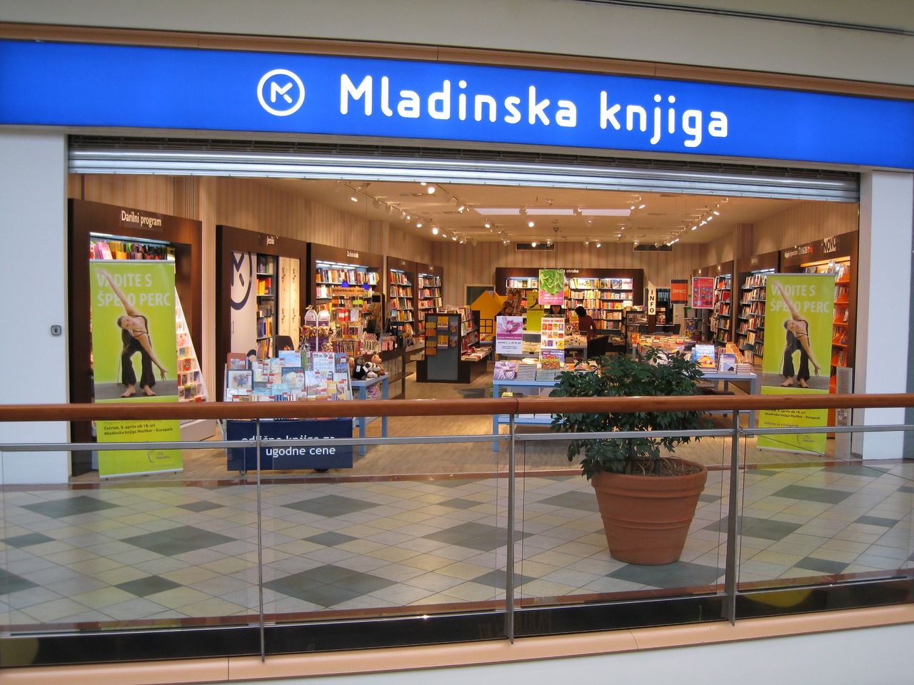 File:Mladinska knjiga Bookshops 2009 Maribor.jpg