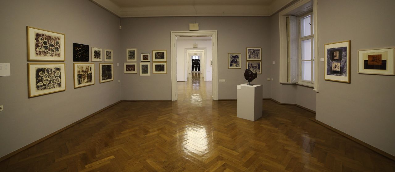 File:MGLC 2015 Janez Knez Retrospective Exhibition Of Printmaking Photo Jaka Babnik.jpg