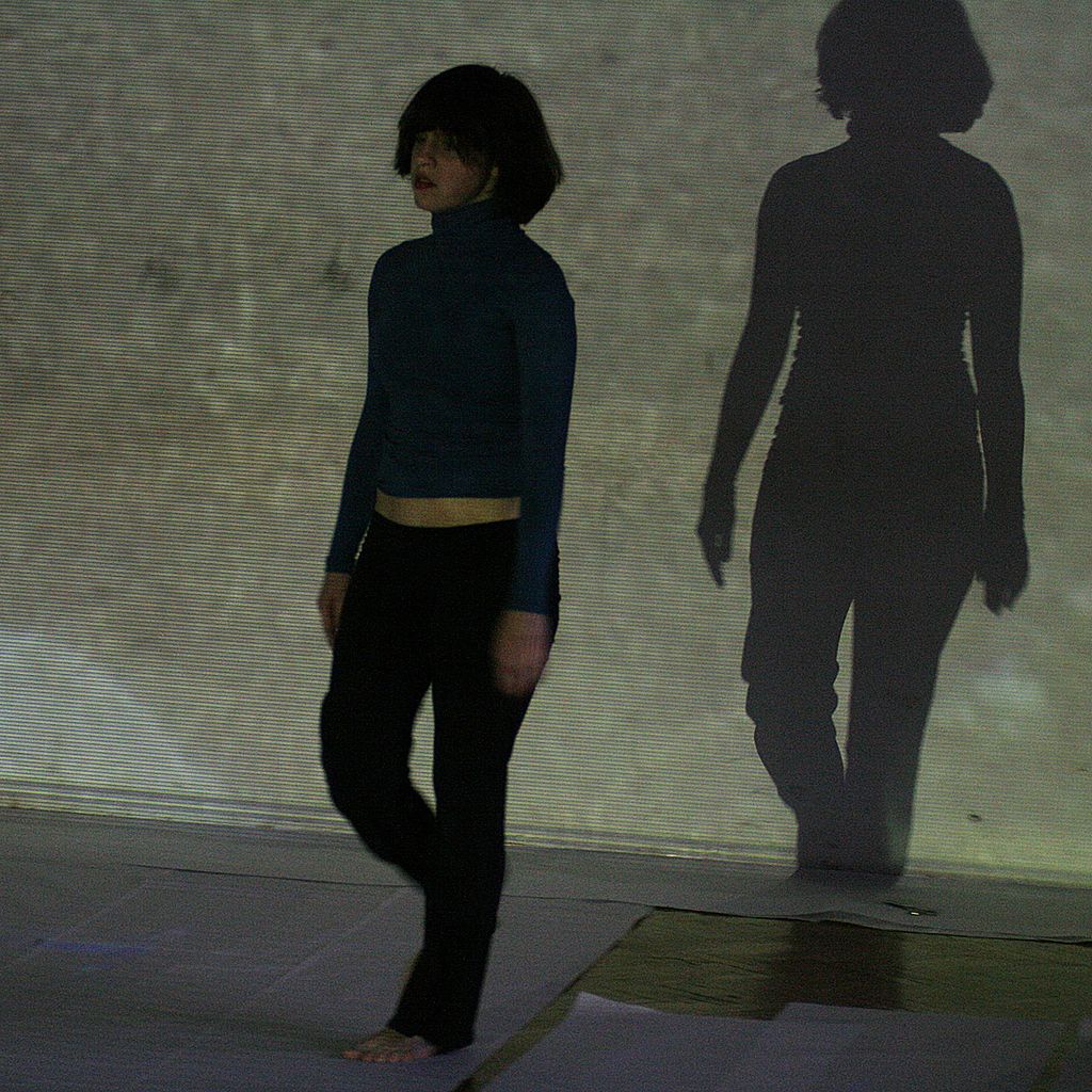File:Plesna izba 2008 Sledi v prostoru Photo Daka.JPG