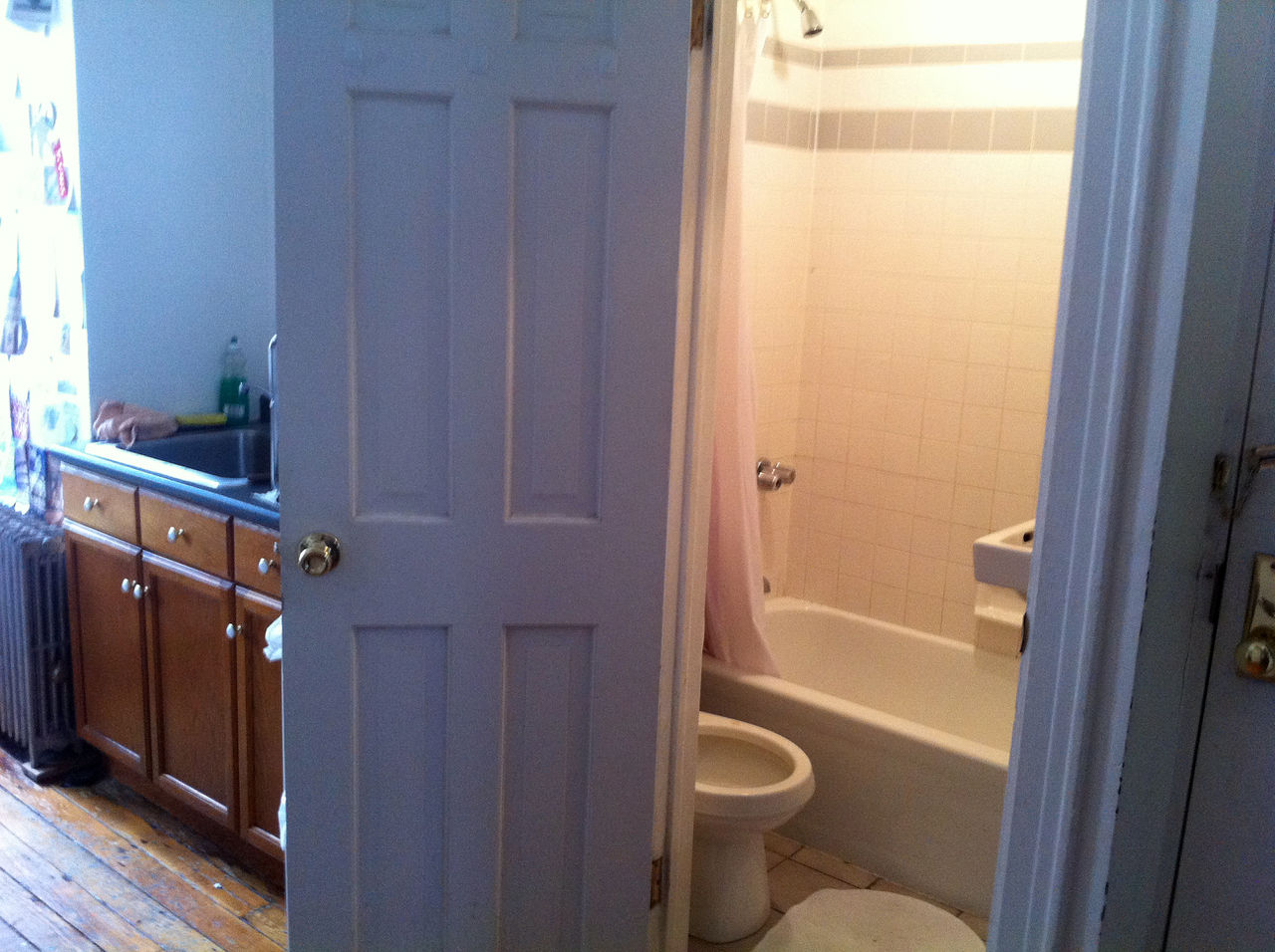 File:Slovene Arts and Culture Residency New York 2012 bathroom.jpg