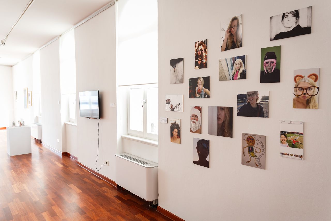 File:Pecaric Gallery 2020 SELFIE sh ME Photo Kaja Brezocnik (4).jpg