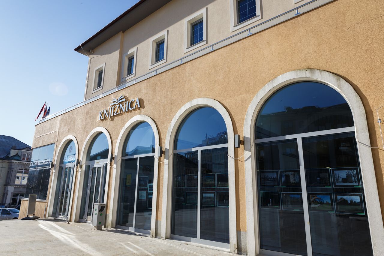 File:Beno Zupancic Library Postojna 2020 Exterior Photo Kaja Brezocnik (2).jpg