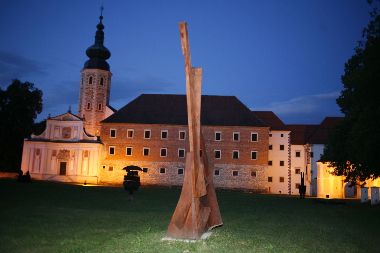 File:Bozidar Jakac Art Museum 2007 exterior sculpture Photo Borut Peterlin.jpg