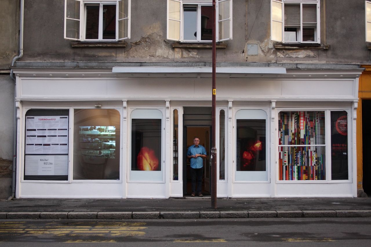 File:Centralna postaja 2012 Borut Popenko exhibiting in Vitrine.JPG