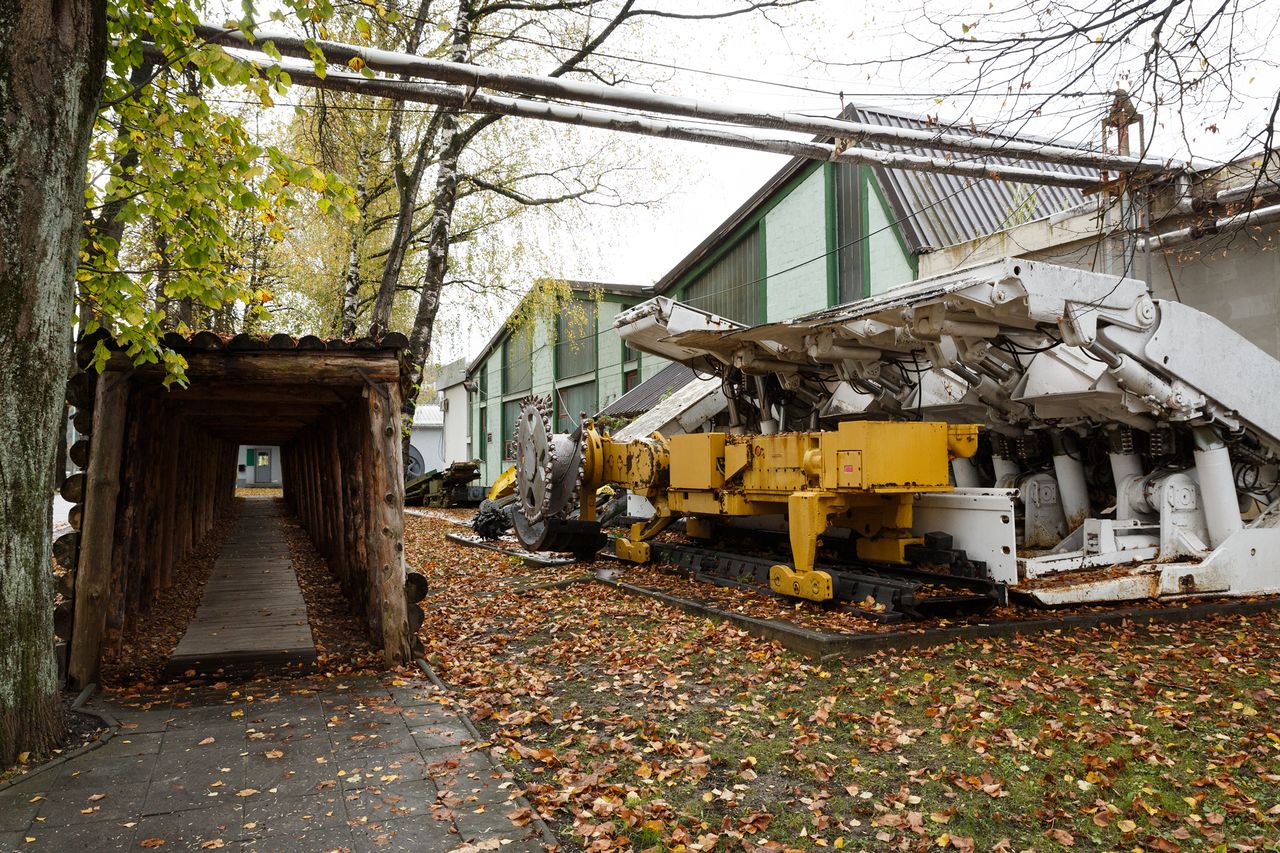 File:Coal Mining Museum of Slovenia 2019 Open-air part of museum Photo Kaja Brezocnik.jpg