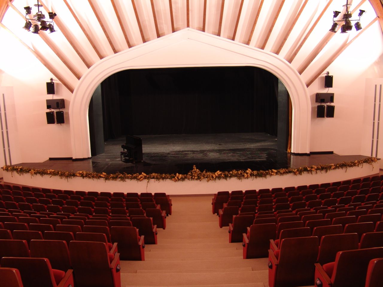 File:Lendava-Lendva Cultural Centre 2004 Concert hall Photo Dubravko Baumgartner.JPG