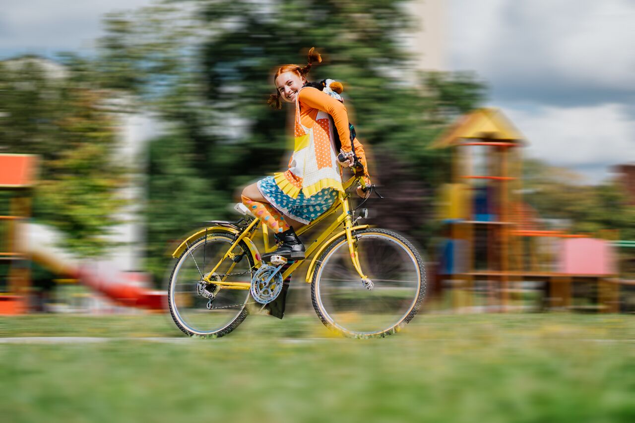 File:Pika's Festival 2022 Pippi riding backwards Photo Peter Zagar.jpg