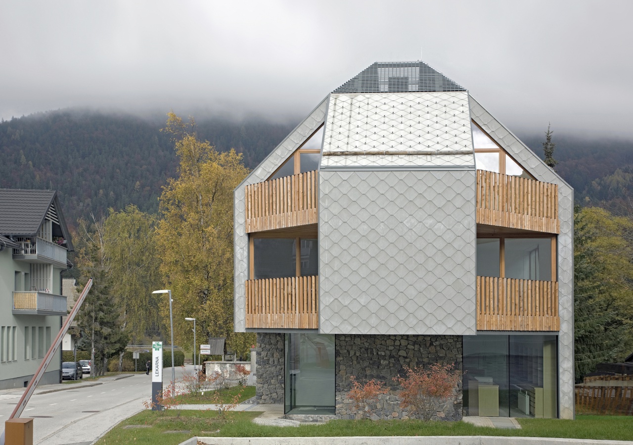 File:Ofis Arhitekti 2011 Alpine Ski Apartments.JPG