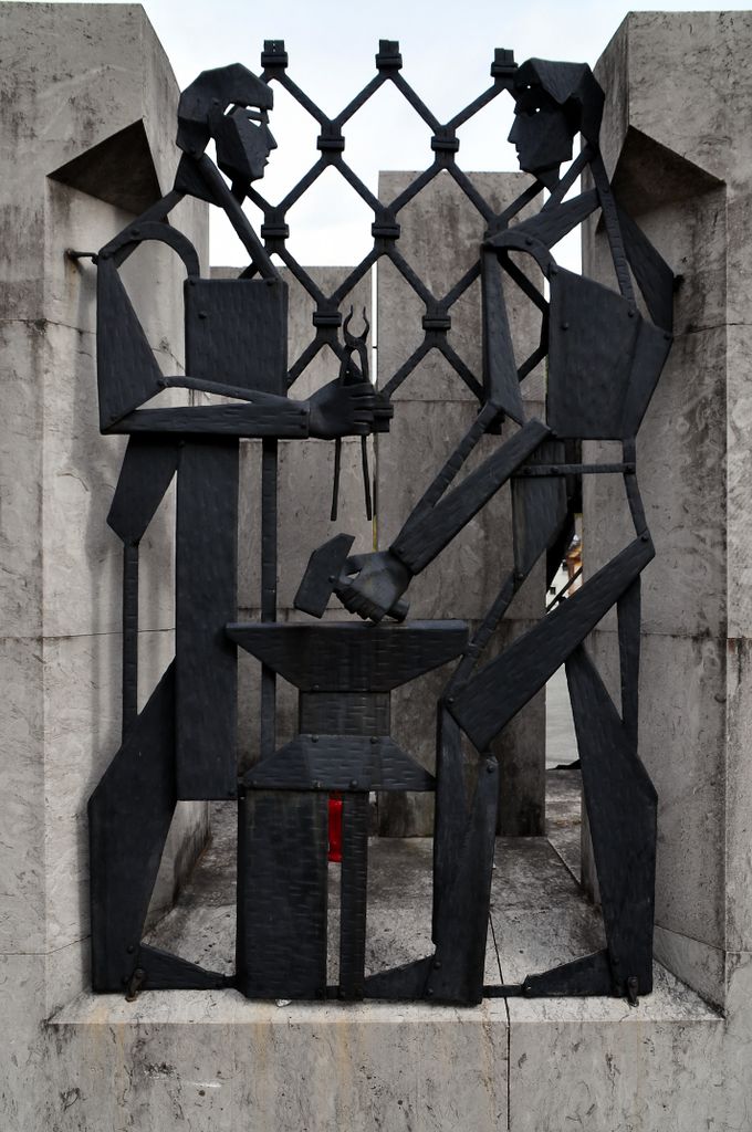 File:Kropa Iron Forging Museum 2009 Spomenik NOB Photo Johann Jaritz.jpg