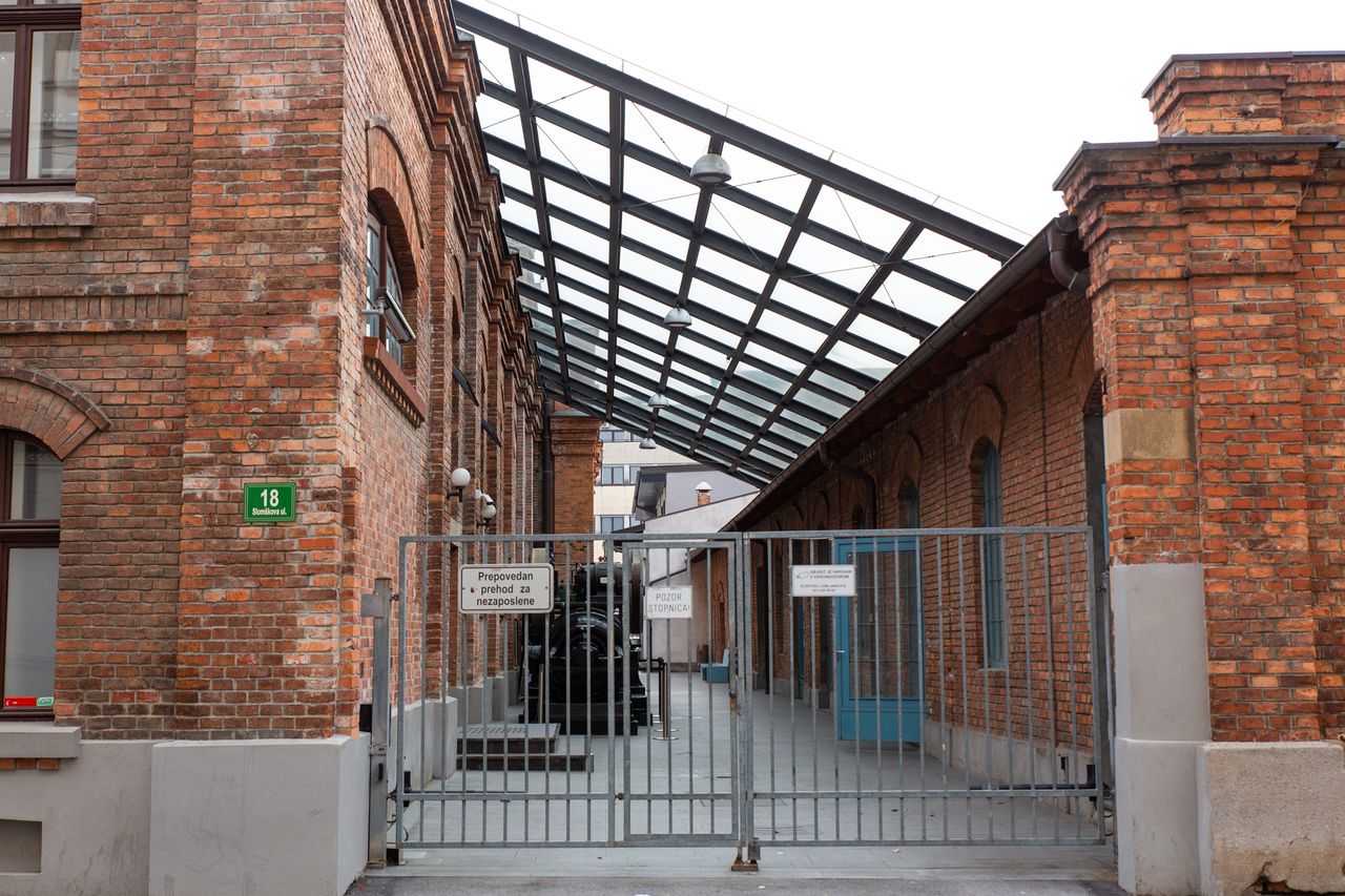 File:Stara Elektrarna - Old Power Station 2021 exterior Photo Kaja Brezocnik.jpg