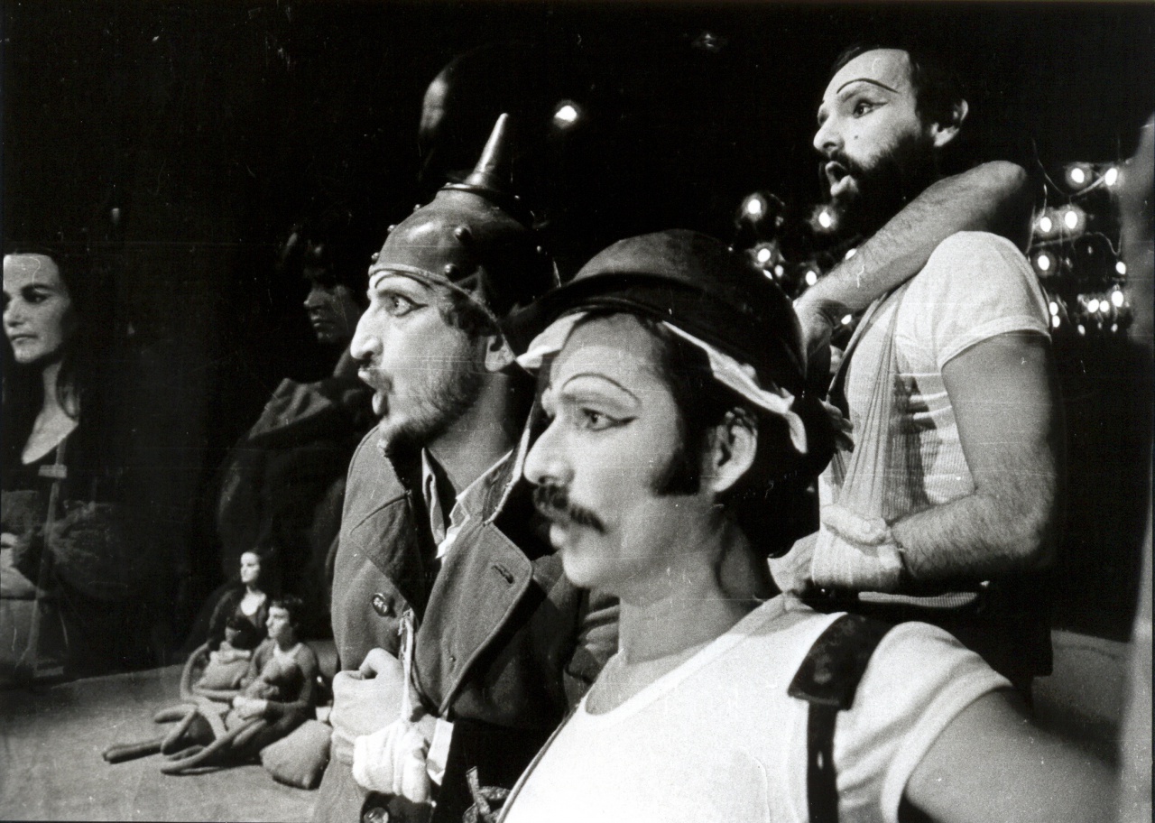 File:Mladinsko Theatre 1975 Zrtve mode bum bum 02.jpg