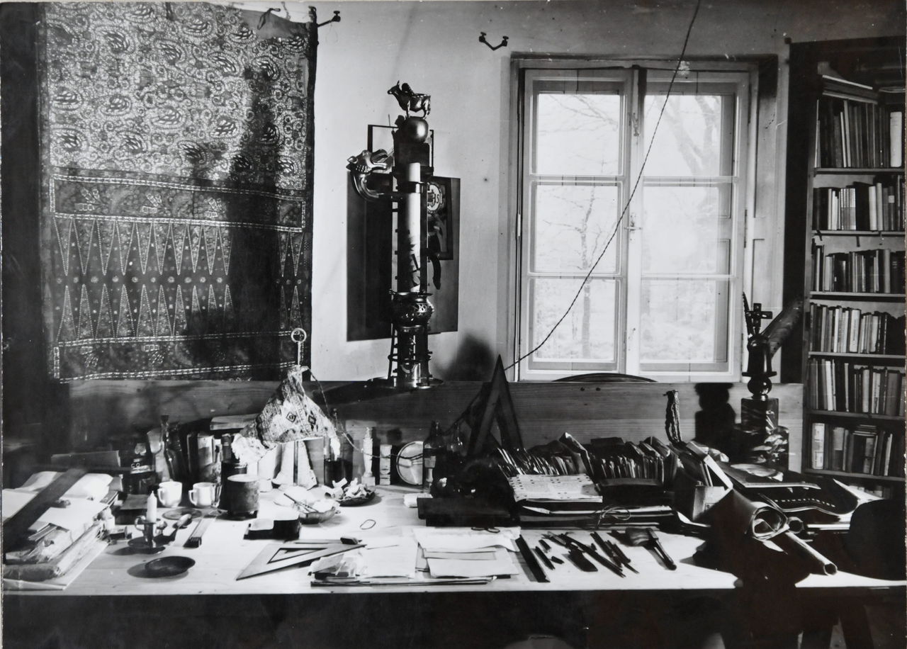 File:Plecnik Collection 1957 work table.jpg